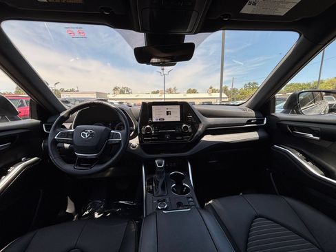 Used 2025 Toyota Highlander XSE AWD/4WD image 37