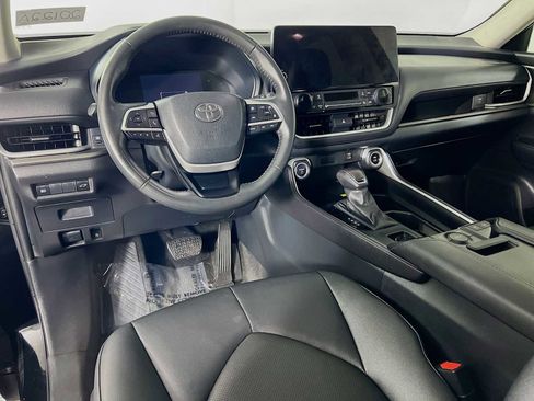Used 2024 Toyota Grand Highlander XLE image 9