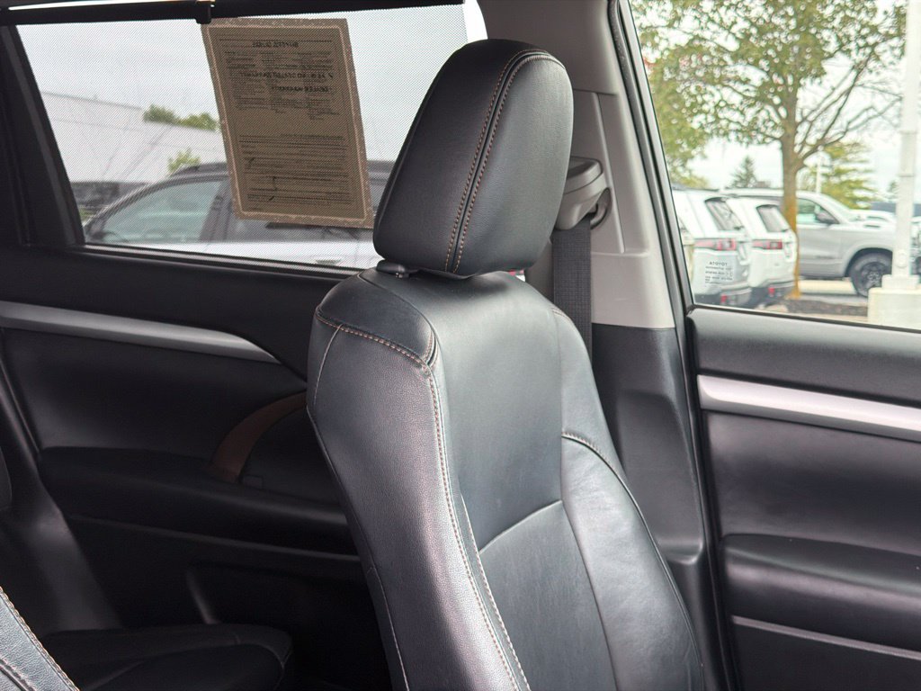 Used 2019 Toyota Highlander XLE AWD/4WD image 23