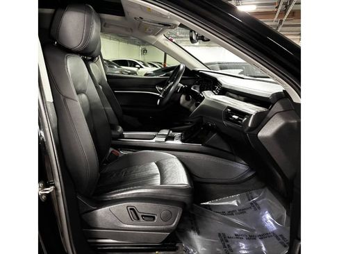 Used 2024 Audi Q8 e-tron Premium image 22