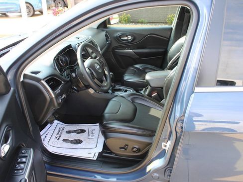 Used 2020 Jeep Cherokee Latitude Plus w/ Travel & Safety Group image 9