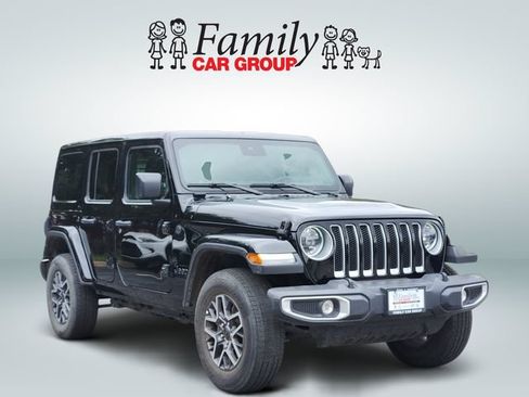 Used 2025 Jeep Wrangler Unlimited Sahara AWD/4WD image 2