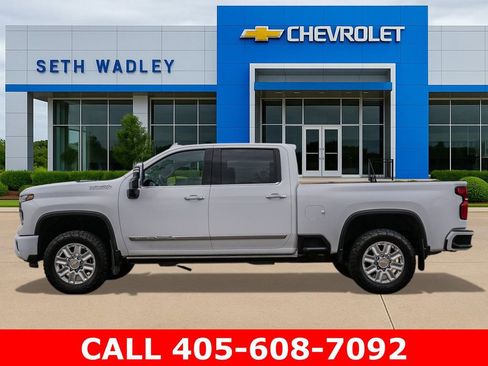 Certified 2025 Chevrolet Silverado 2500 High Country w/ High Country Premium Package AWD/4WD image 4