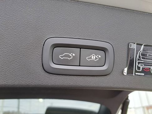 Used 2022 Volvo XC40 T5 R-Design w/ Advanced Package image 28