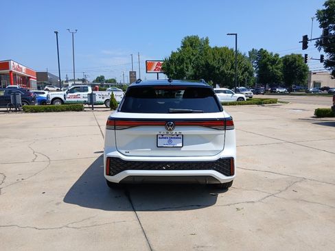 New 2026 Volkswagen Tiguan SE R-Line FWD image 6