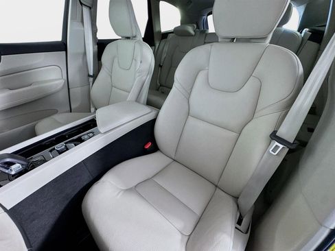 Certified 2025 Volvo XC60 B5 Plus w/ Protection Package Premier image 11