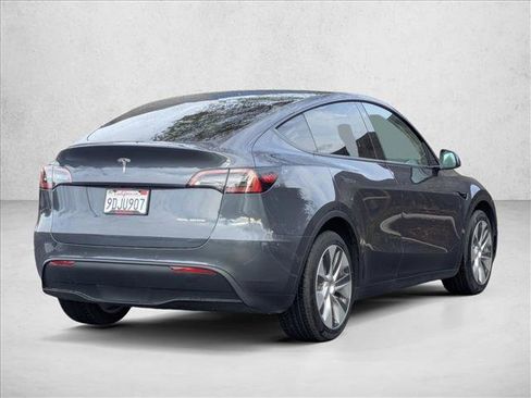 Used 2022 Tesla Model Y Long Range image 5