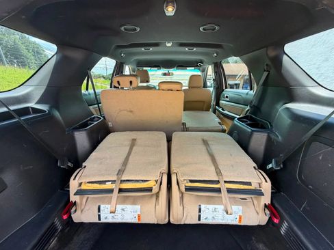 Used 2016 Ford Explorer XLT w/ Equipment Group 202A FWD image 27
