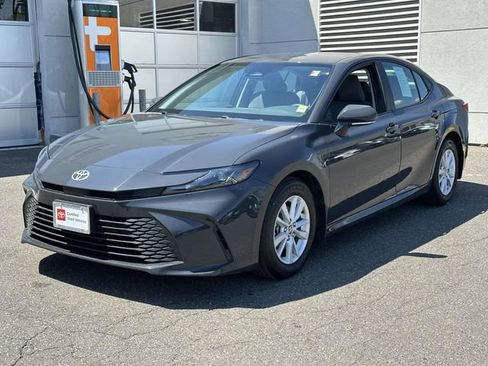 Used 2025 Toyota Camry LE w/ Convenience Package FWD image 4