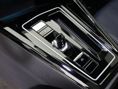 Used 2024 Volkswagen Golf R AWD/4WD image 6