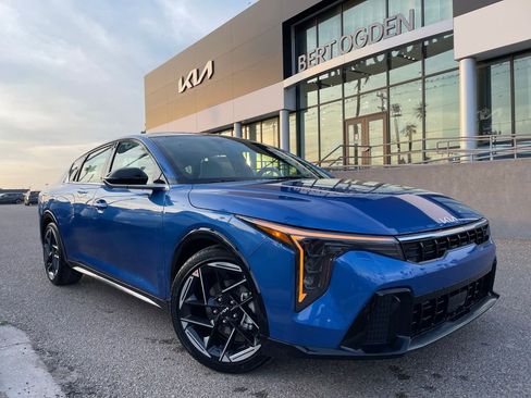 New 2025 Kia K4 GT-Line w/ GT-Line Sunroof Package image 1