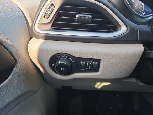 Certified 2023 Chrysler Pacifica Touring-L FWD image 20