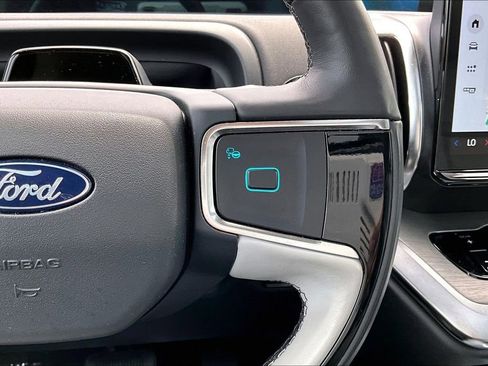 Certified 2025 Ford Expedition Platinum AWD/4WD image 18