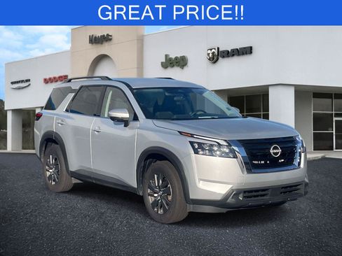 Used 2025 Nissan Pathfinder SV AWD/4WD image 1