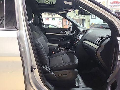Used 2019 Ford Explorer XLT w/ XLT Sport Appearance Package image 8