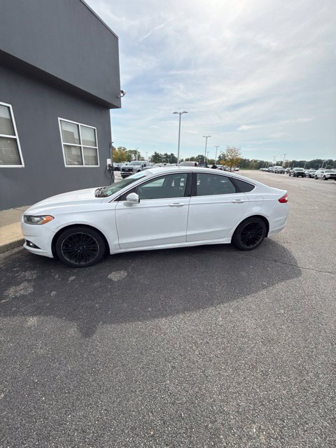 Used 2014 Ford Fusion SE w/ Equipment Group 202A FWD image 2