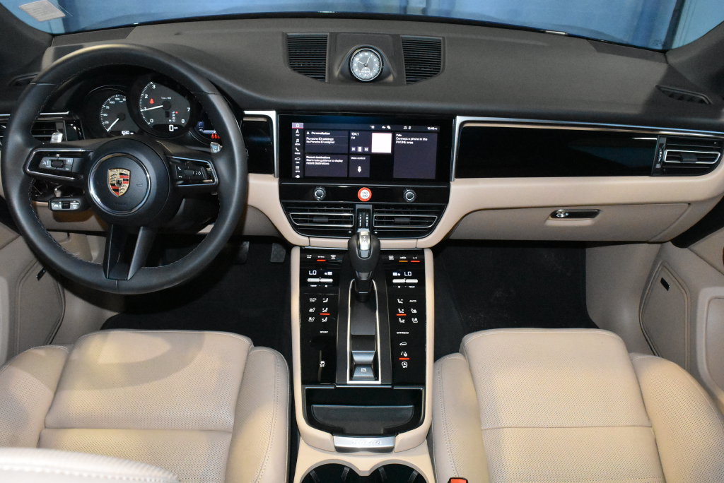 Used 2026 Porsche Macan AWD/4WD image 9