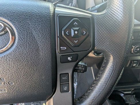 Used 2018 Toyota Tacoma TRD Off-Road AWD/4WD image 13