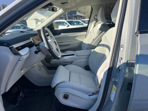 New 2025 Volvo EX90 Ultra image 12
