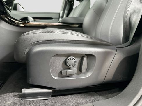 Certified 2025 Land Rover Range Rover Evoque S image 15