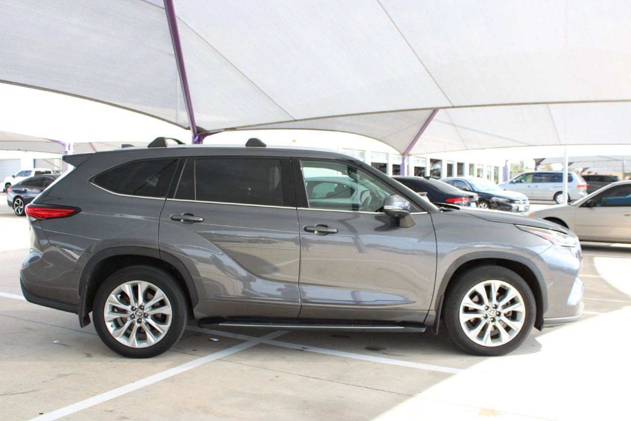 Used 2023 Toyota Highlander Limited AWD/4WD image 7