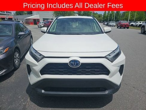 Used 2022 Toyota RAV4 XLE AWD/4WD image 9