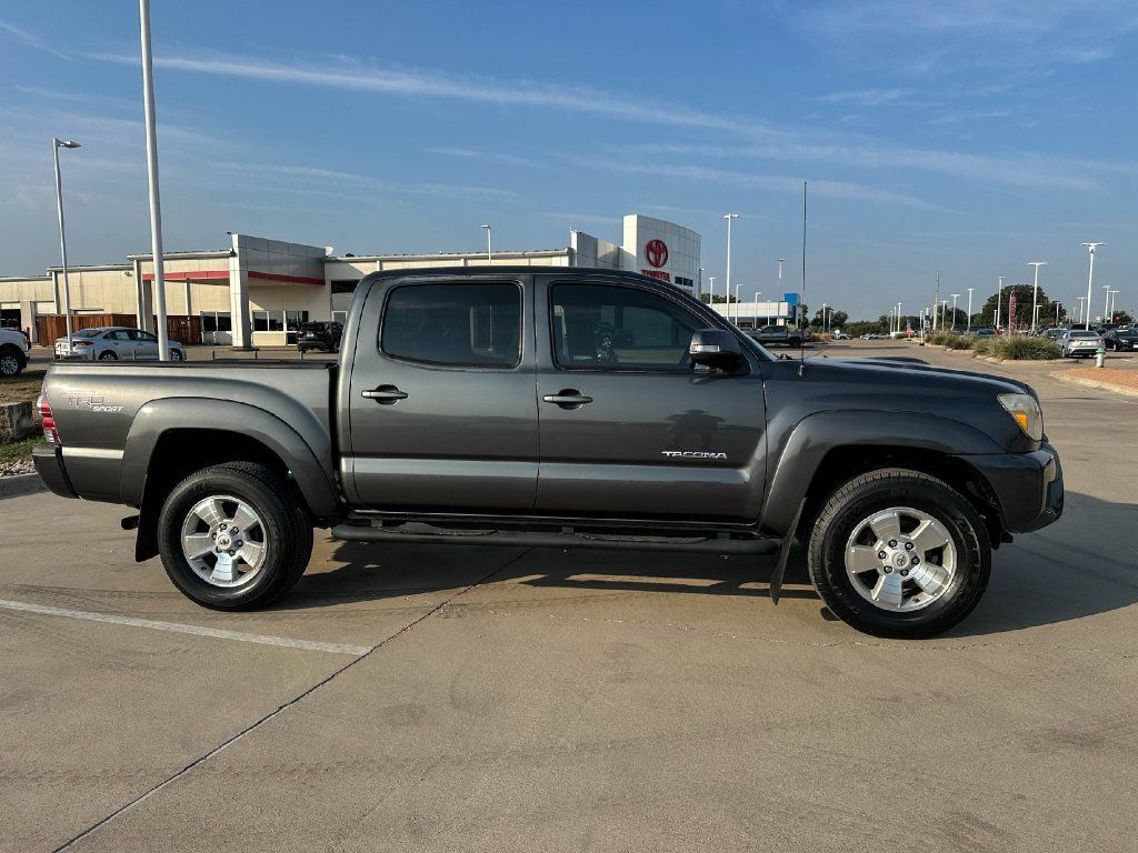 Used 2013 Toyota Tacoma PreRunner w/ TRD Sport Pkg RWD image 2