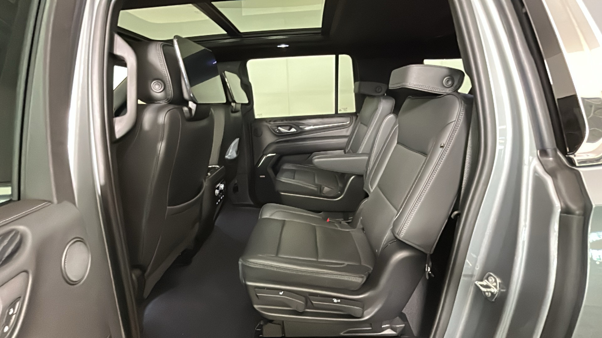 Used 2024 GMC Yukon XL Denali w/ Denali Reserve Package AWD/4WD image 35