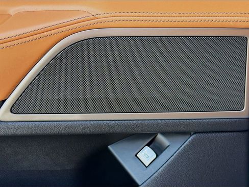 Used 2020 BMW 740i w/ Premium Package image 24