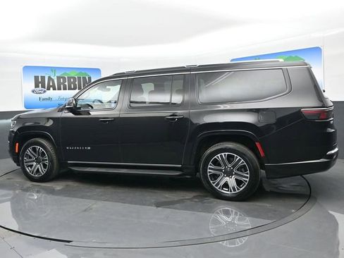 Used 2024 Jeep Wagoneer L Series II w/ Flexible Seating Group AWD/4WD image 3