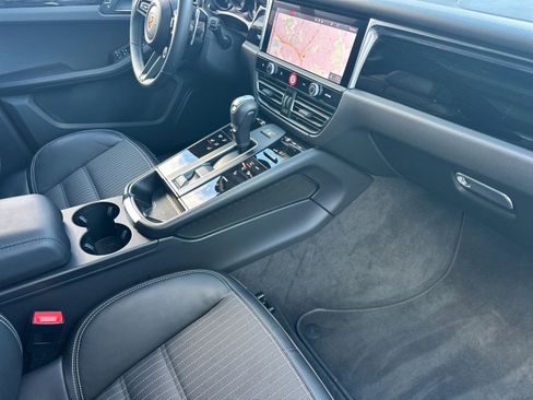 Used 2025 Porsche Macan Turbo image 16
