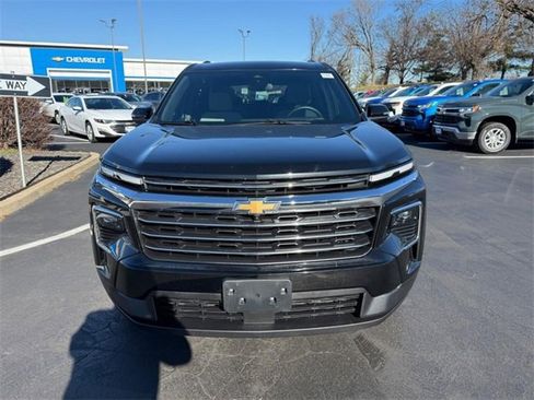 Used 2024 Chevrolet Traverse LT image 9