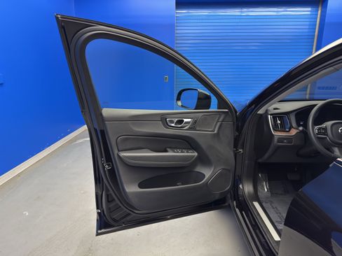 Used 2024 Volvo XC60 B5 Ultimate w/ Protection Package Premier image 10