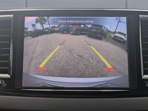 Used 2024 Chrysler Pacifica Touring-L FWD image 47