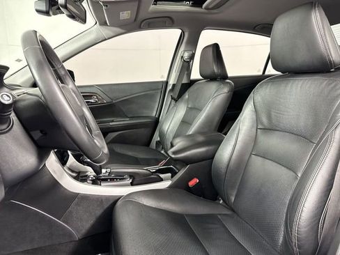 Used 2016 Honda Accord Touring image 19