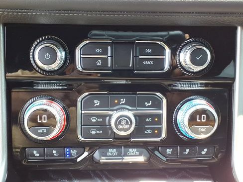 Used 2021 GMC Yukon XL Denali AWD/4WD image 9