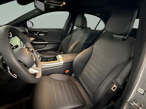 Used 2025 Mercedes-Benz C 300 Sedan image 9
