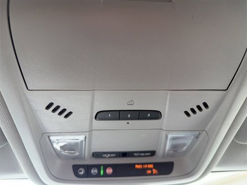 Used 2022 GMC Terrain SLT w/ Infotainment Package II image 38