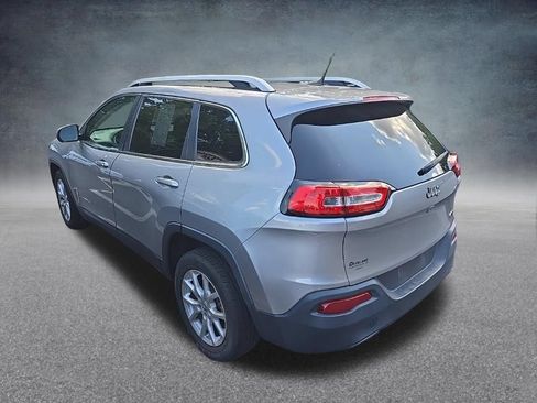 Used 2017 Jeep Cherokee Latitude FWD image 5