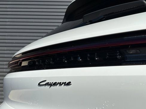 Certified 2025 Porsche Cayenne image 27