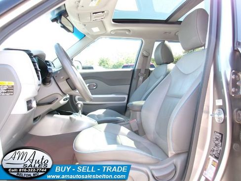 Used 2017 Kia Soul EV + w/ Sun & Fun Package FWD image 14