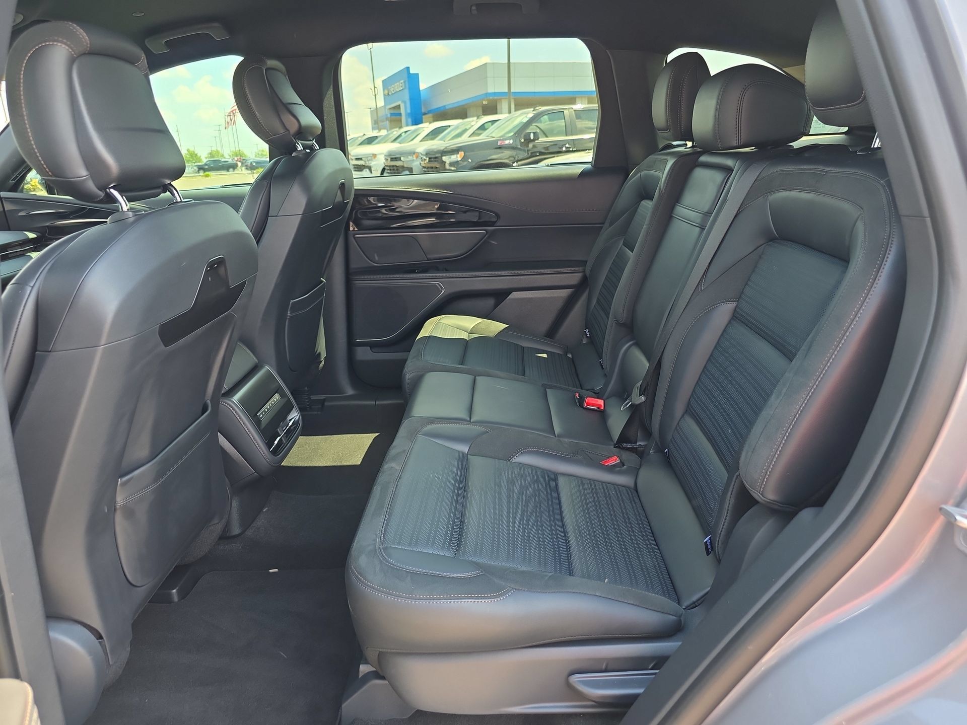 Used 2024 Lincoln Nautilus Reserve w/ Jet Appearance Package (87T) AWD/4WD image 11