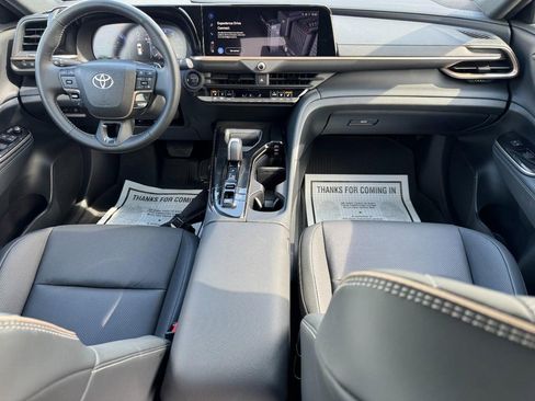 Used 2025 Toyota Crown Signia AWD/4WD image 11