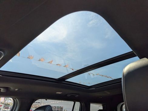 Used 2025 Jeep Grand Cherokee L Limited w/ Luxury Tech Group II image 22