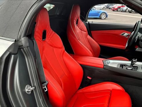 Used 2022 BMW Z4 M40i w/ Premium Package image 7