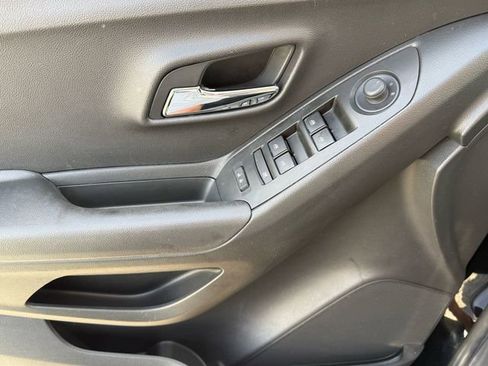 Used 2019 Chevrolet Trax LT w/ LT Convenience Package image 32