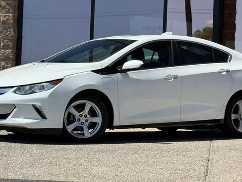 Used 2017 Chevrolet Volt LT w/ Comfort Package FWD image 3