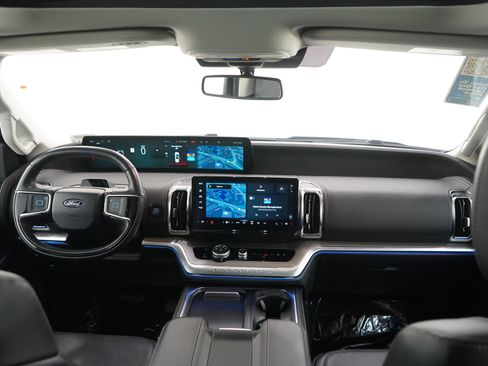 Used 2025 Ford Expedition Platinum AWD/4WD image 14