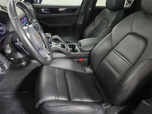 Used 2021 Porsche Cayenne image 5