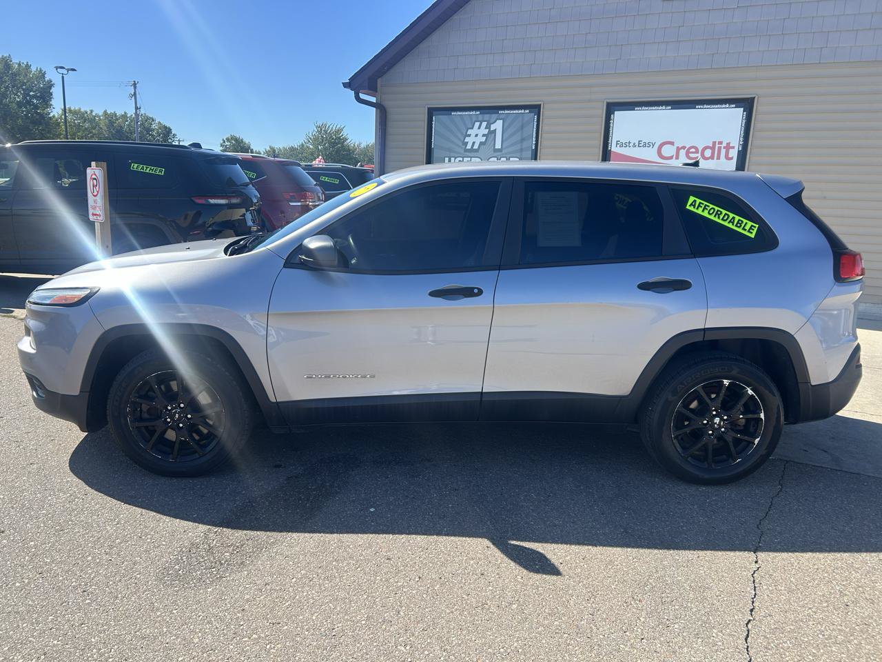 Used 2014 Jeep Cherokee Sport FWD image 8